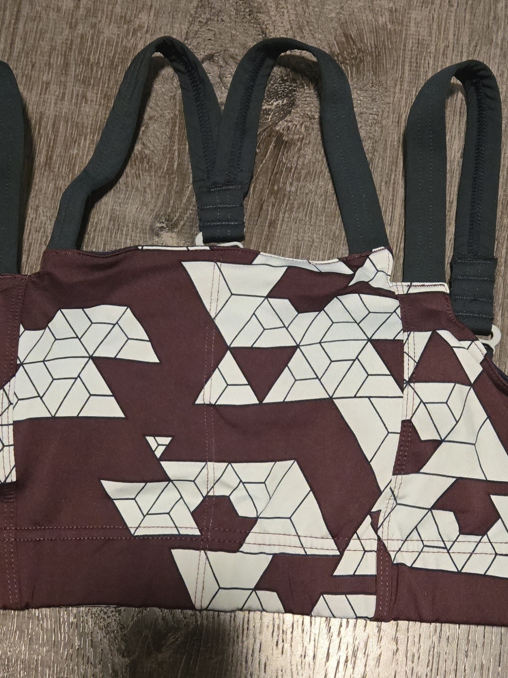 Oiselle Verrazano Sports Running Bra Size 8 Burgundy Geometric Shapes